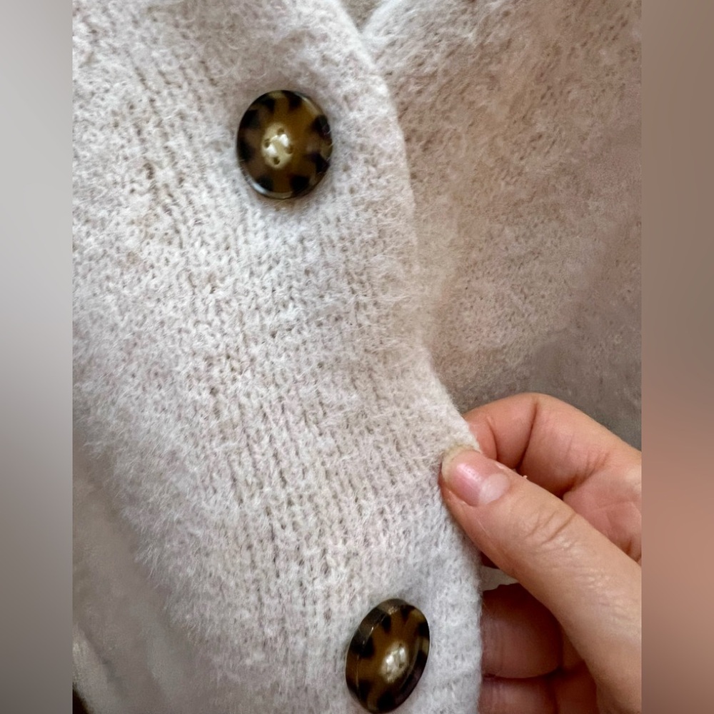 Urban Outfitters S cream oversized cardi fuzzy cardigan sweater button up baggy - Picture 7 of 11